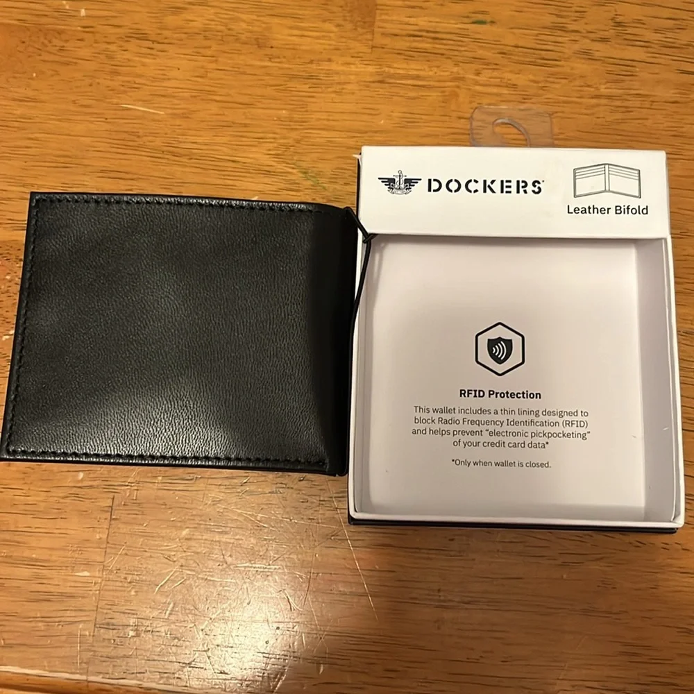 Dockers leather bifold